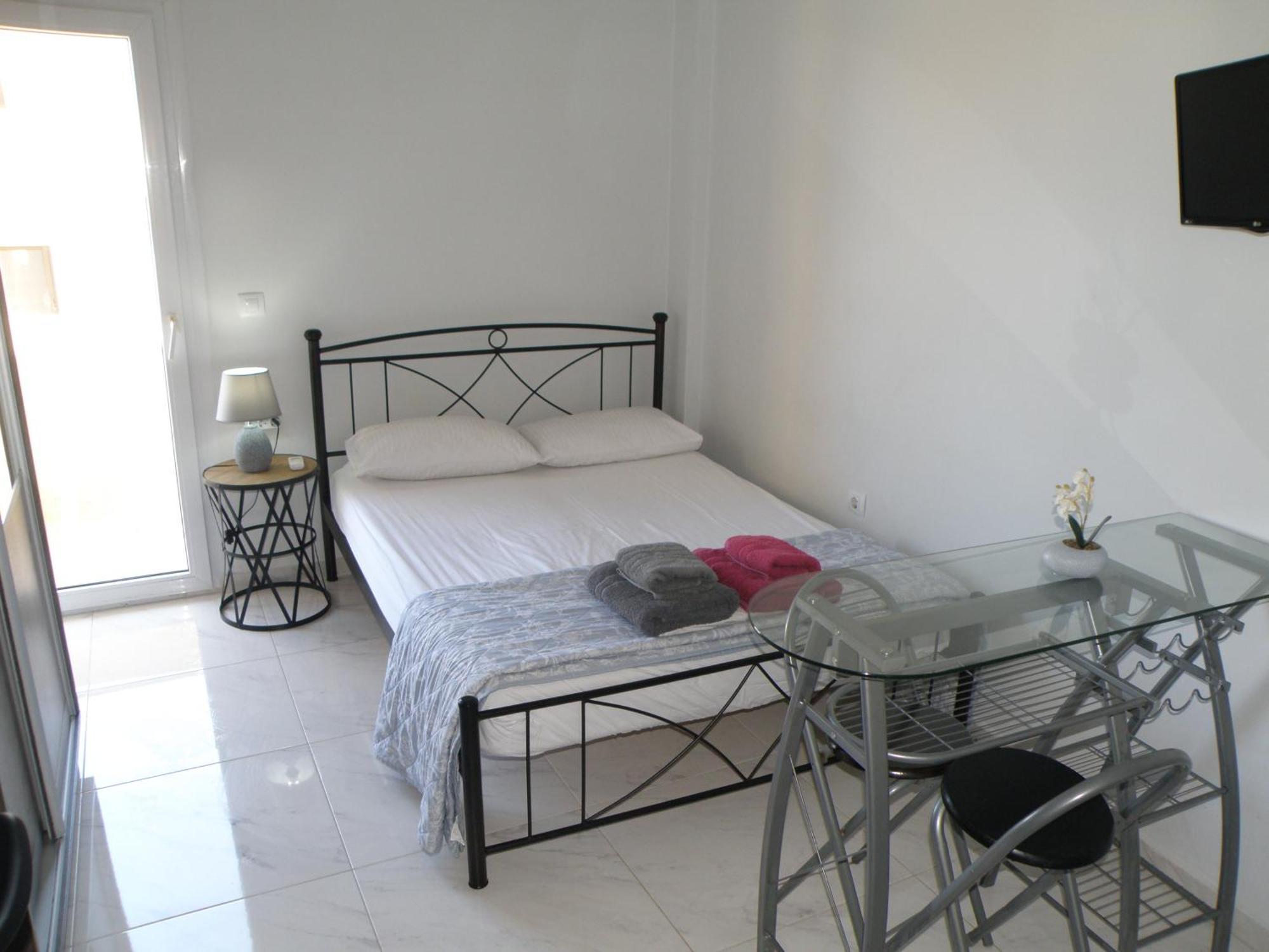 Talos And Aparthotel *